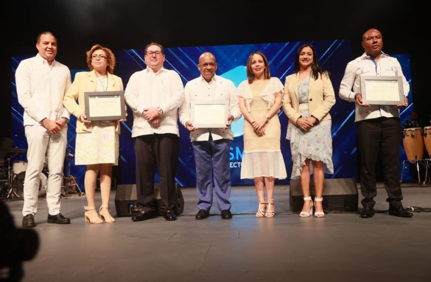 SNS reconoce 12 centros de salud y dos SRS con premio al Mejor Desempe&ntilde;o Hospitalario Direcci&oacute;n de Comunicaciones SNS